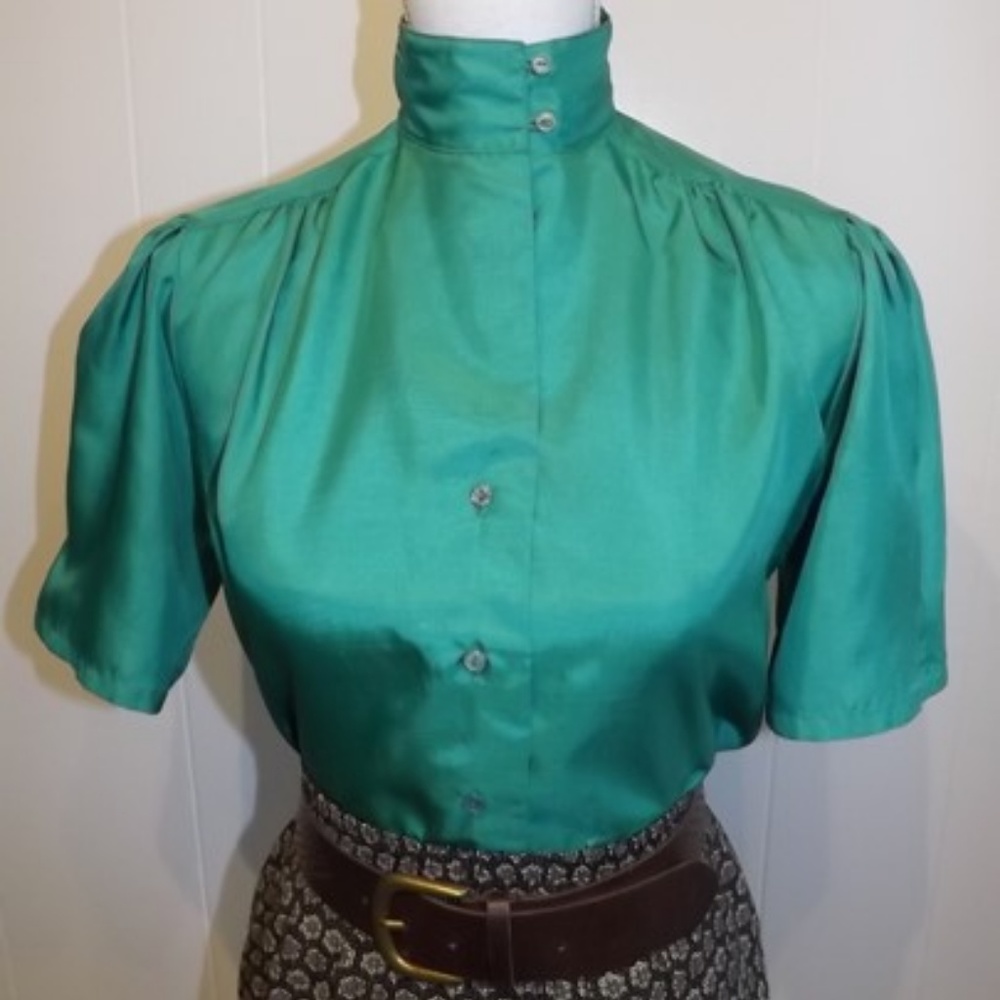 5/$10 Vintage Green Top.